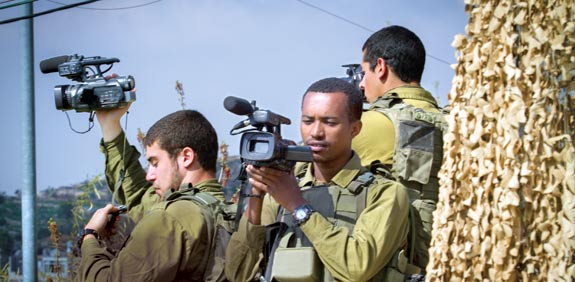 צלמים של דובר צה"ל / צילום: שלומי יוסף