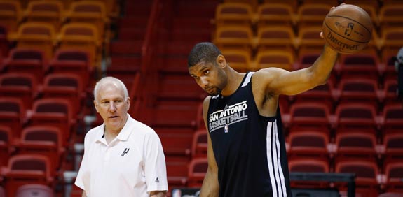 טים דאנקן, גרג פופוביץ', סן אנטוניו ספרס, NBA / צלם: רויטרס