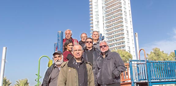 דיירי מלון הדירות "איילנד" בנתניה / צילום: אלון רון