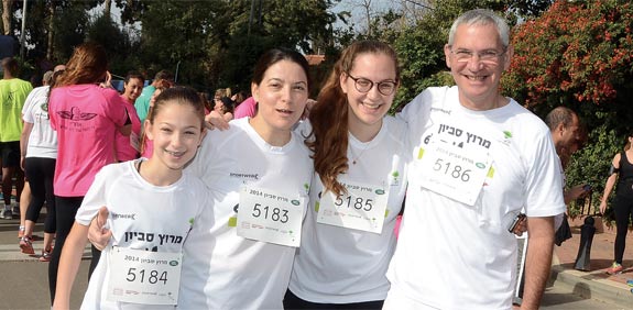 עמית, נועם, יעל ומאיה ברגר / צילום: יוסי כהן