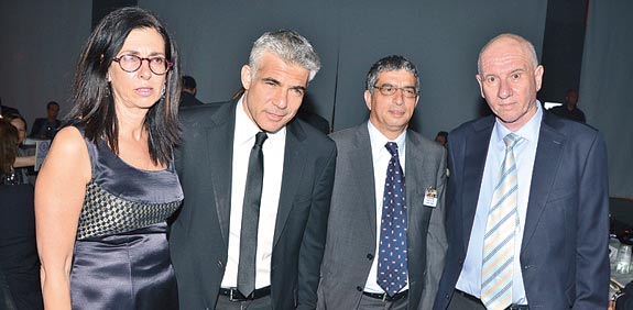 זאב אבן חן,עופר אליהו, יאיר לפיד ודורית סלינגר / צילום: יוסי כהן 