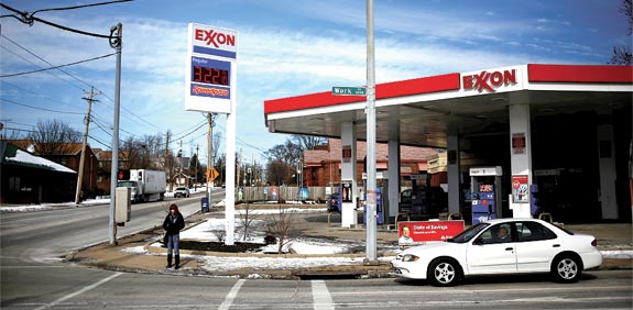 תחנת תדלוק של Exxon / צילום: בלומברג