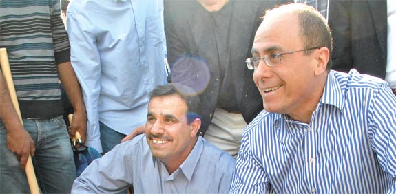 סילבן שלום בביקור בנגב/ צלם: משה בנימין