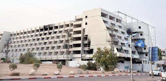 המלון הנטוש בחופי אילת / צילום: שיר גולני