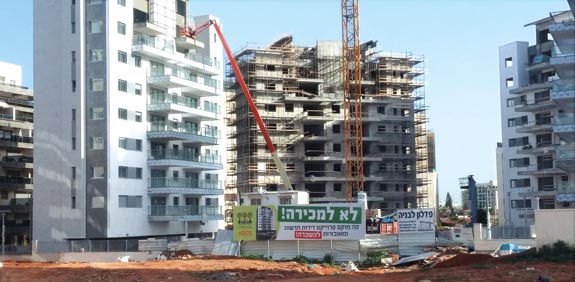 פרויקט שכירות בלבד בםתח תקווה / צילום: דרור מרמור