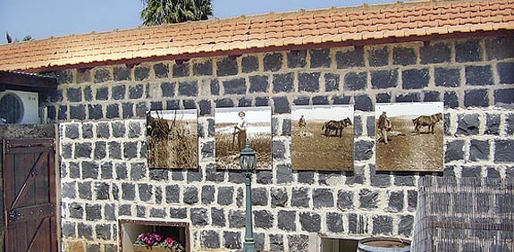 חצר איכרים מימי ראשית הישוב/ צילום:באדיבות אבישי טייכר