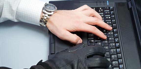 מעילה / צלם Blazej Lyjak/Shutterstock.com א.ס.א.פ קראייטיב