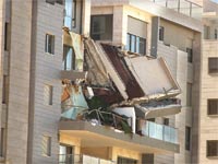 המרפסת שקרסה בבניין של גינדי בחדרה / צילום: גיל ארבל