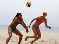 כדורעף חופים נשים / צילום: רויטרס