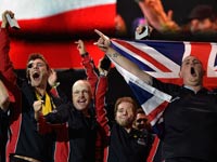 ספורטאים בריטיים חוגגים בטקס הסיום של אולימפיאדת לונדון 2012 / צלם: רויטרס