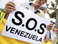מפגין מוחה נגד משטרו של נשיא ונצואלה מאדורו / צילום: רויטרס