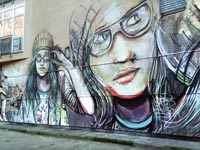 אומנות רחוב מול שרידי החומה / צילום: חגית פלג-רותם