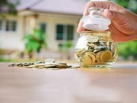 כסף קטן שנחסך מגשים חלומות גדולים / צילום:  Shutterstock/ א.ס.א.פ קרייטיב