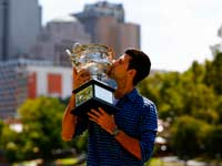 נובאק דיוקוביץ' חוגג זכייה באליפות אוסטרליה / צילום: רויטרס