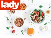 פירות טריים, אגוזים, קוואקר,  עלים ירוקים, ממרח שקדים / צילומים: Shutterstock | א.ס.א.פ קריאייטיב