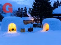 קמאקורה פסטיבל השלג ביפן שבמהלכו בונים בתי שלג קטנים ומוארים בנרות / צילום:  Shutterstock | א.ס.א.פ 