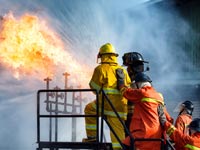 המחלוקת על תקנות כיבוי אש בתמ"א 38 / צילום: Shutterstock/ א.ס.א.פ קרייטיב