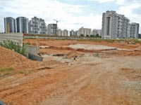 הקרקע בבאר יעקב. מקדם המרפסות התכווץ / צילום: איל יצהר