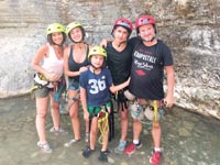 אורן וטלי שגיא עם ילדיהם, רוני, איתי וגיל, בטיול ביוון / צילום: משפחת שגיא