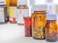 לעיתים נטילת תרופה אחת עלולה להביא לבעיות רפואיות חדשות /   צילום:Shutterstock/ א.ס.א.פ קרייטיב