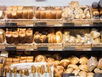 מדפי לחם ברשתות השיווק / צילום: shutterstock