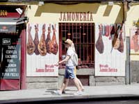 מעדנית חמון במדריד/ צילום: רויטרס, Paul Hanna