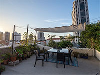 מרפסת על הגג / צילום: shutterstock, שאטרסטוק