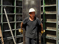 פועל מסין באתר בנייה בישראל / צילום: איל יצהר, גלובס