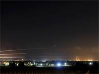 שיגורי רקטות מרצועת עזה על ישראל / צילום: REUTERS/Amir Cohen
