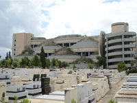 בית עלמין ירקונים/ צילום: איל יצהר