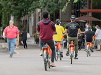רוכבים על אופניים שיתופיות, פורטלנד / צילום: Shutterstock/ א.ס.א.פ קריאייטיב
