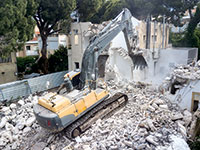 הריסת בניין בחיפה / צילום: shutterstock, שאטרסטוק