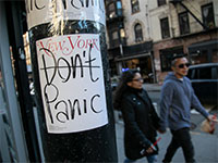 שלט מחוץ לחנות נוחות סגורה בניו יורק  / צילום: Wong Maye-E, Associated Press
