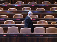 בנימין נתניהו במליאת הכנסת הריקה בצל הקורונה / צילום: גדעון שרון, דוברות הכנסת