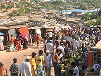 שוק במחנה פליטים של בני הרוהינגה בבנגלדש / צילום: Suzauddin Rubel, Associated Press