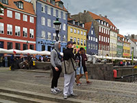 הסגר הוסר. צעירים בקופנהגן מסתובבים ללא מסכות במרחבים הפתוחים והסגורים / צילום: קתרין צ'מרינסקי