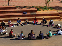 בית ספר בראשון לציון, במאי השנה. "במזג האוויר הים תיכוני צריך רק צל וגישה לשירותים" / צילום: shutterstock, שאטרסטוק