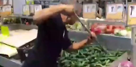 נחש ברשת שופרסל / צילום: מתוך הפייסבוק