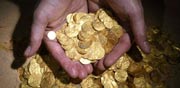 תיבת אוצר מטבעות זהב התגלתה בעזה / צילום: מהוידאו
