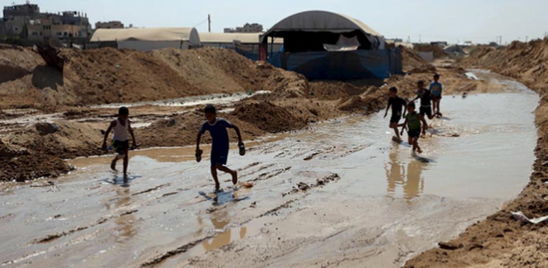 מצרים מציפה את מנהרות החמאס/ צילום: רויטרס
