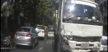 תאונת דרכים, משאית נוסעת בניגוד לכיוון התנועה, תאילנד / צילום: וידאו