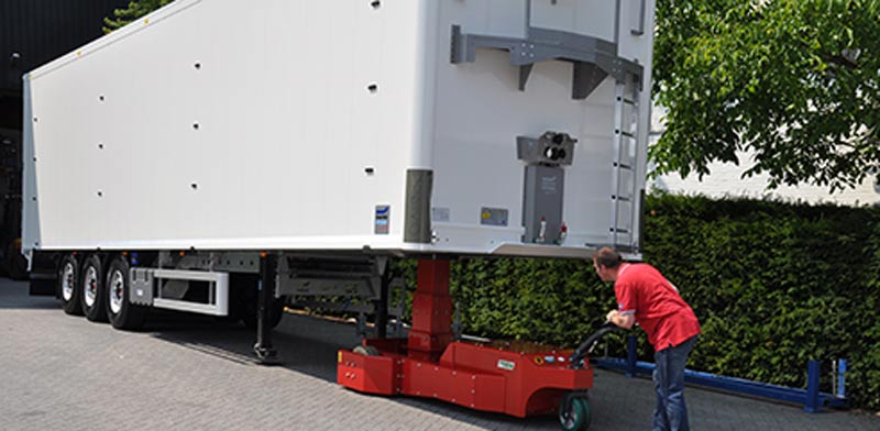 עגלה רובוטית לגרירת משאיות Verhagen Leiden   / צילום: וידאו