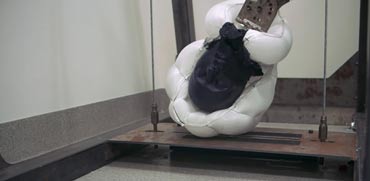 קסדת כרית מתנפחת לאופניים אוניברסיטת סטנפורד, H?vding airbag helmet / צילום: וידאו