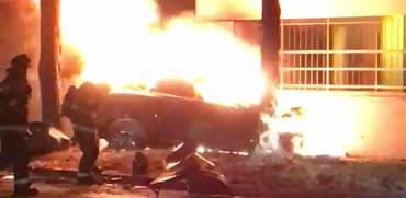 מכונית חשמלית של טסלה עולה באש / צילום: וידאו