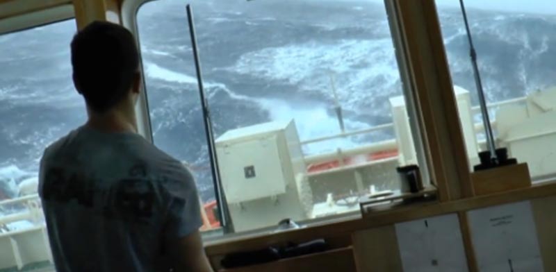 סערה בבריטניה, גרטרוד, ספינת הצלה / צילום: וידאו