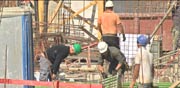 עובדים זרים, פועלי בניין, בנייה, דירות, בתים,, משבר הדיור / צילום: וידאו