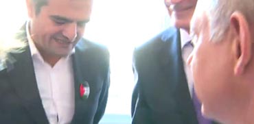 חבר פרלמנט הולנדי מסרב ללחוץ יד לנתניהו/ צילום: מוידאו