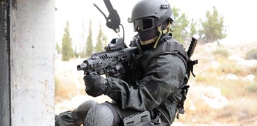 אקדח שמוסב לרובה, מיקרו רוני, פיתוח ישראלי CAA  / צילום: וידאו