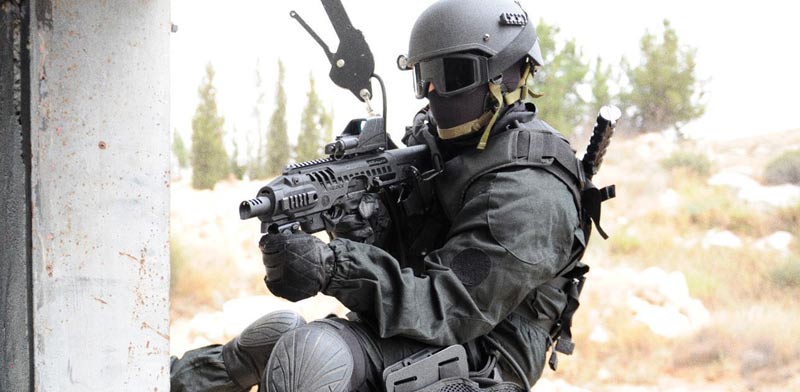 אקדח שמוסב לרובה, מיקרו רוני, פיתוח ישראלי CAA  / צילום: וידאו