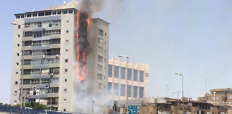 שריפה בבנין בר"ג / צילום: מהוידאו